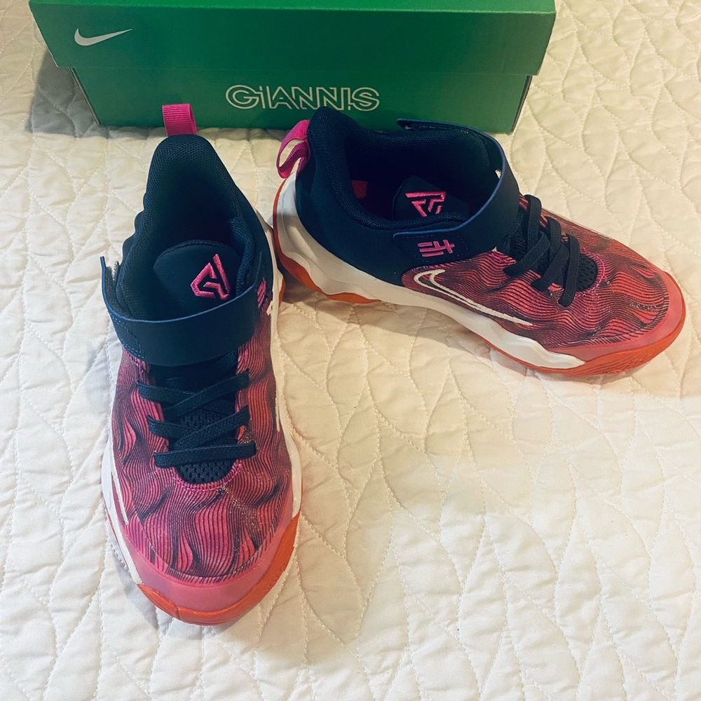 Nike Kids Sneakers in Pink, Black and White